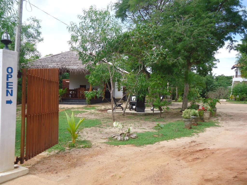Rock Pool Residence Тангале Екстериор снимка